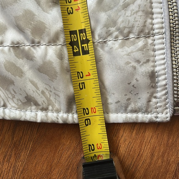 Like new Chico’s silver lightweight lined jacket - Picture 8 of 13